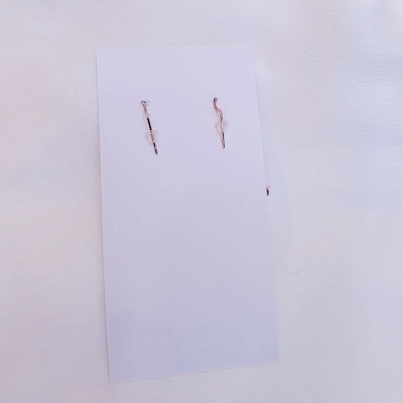 NWT La Meno Beautiful Rose Gold Dangle Earrings NWT - Picture 10 of 13